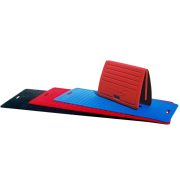 Gimnastički tepih 140x60x1cm sa antibakterijalnim, tekstilom prevlačenim površinama, sa vješanjem, savijanjem i ručkama za prijenos.