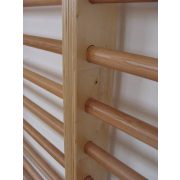Novi model elegantnih klasičnih švedskih ljestvi! Klasična izvedba za teretane Sobna veličina 226 x 72 x 15 cm Šperploča svjetli bočne stranice, pritke od tvrde bukve